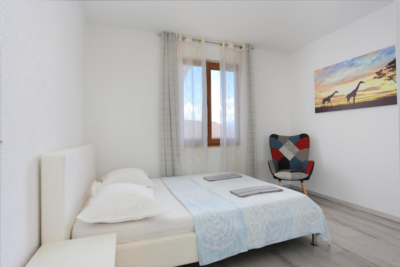Apartments With A Parking Space Mastrinka, Ciovo - 4324 Τρογκίρ Εξωτερικό φωτογραφία